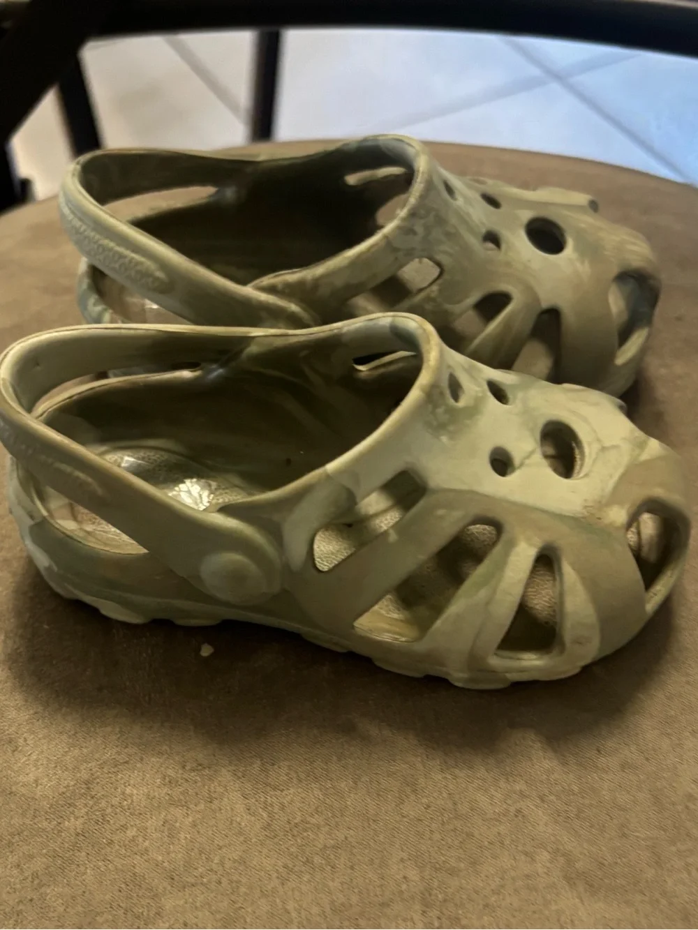 Size 5 Baby Deer camouflage slip on waterproof breathable Clog.  In EUC!